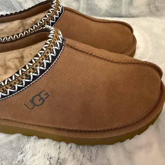 UGGs - Picture 5 of 9